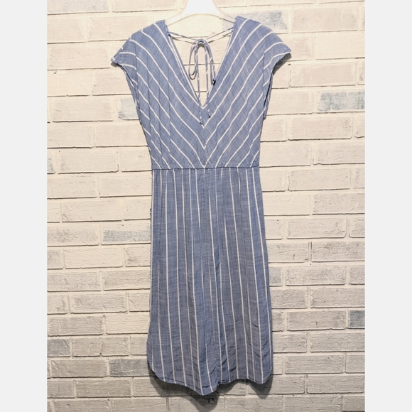 Universal Thread Dresses & Skirts - Item is listed as a xxl but fits more like an l/xl